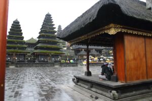 本殿は立ち入り禁止